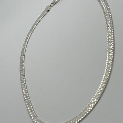 LOT 165: Sterling Silver 18" Diamond Cut Herringbone Necklace 23 gtw