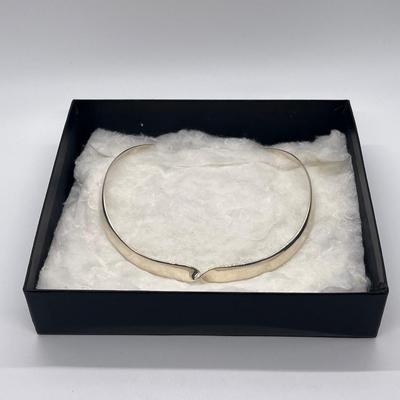 LOT 167: Sterling Silver Collar Necklace Marked 925 GV - 37.9 gtw