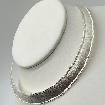 LOT 174: Artisan Crafted Sterling Silver Fondente Graduated Collar - 26.6 gtw