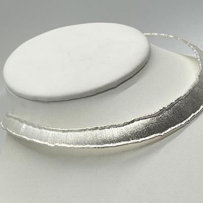 LOT 174: Artisan Crafted Sterling Silver Fondente Graduated Collar - 26.6 gtw