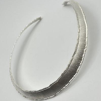 LOT 174: Artisan Crafted Sterling Silver Fondente Graduated Collar - 26.6 gtw