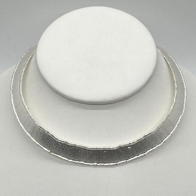 LOT 174: Artisan Crafted Sterling Silver Fondente Graduated Collar - 26.6 gtw