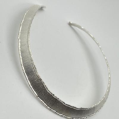 LOT 174: Artisan Crafted Sterling Silver Fondente Graduated Collar - 26.6 gtw