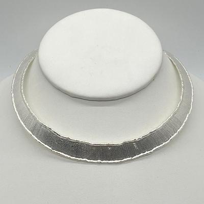 LOT 174: Artisan Crafted Sterling Silver Fondente Graduated Collar - 26.6 gtw
