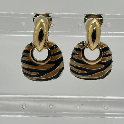 LOT 186: Kenneth Jay Lane Interchangeable Earrings - Pierced and Clip-On