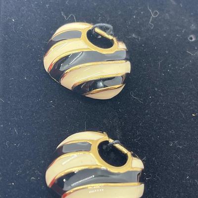 LOT 186: Kenneth Jay Lane Interchangeable Earrings - Pierced and Clip-On