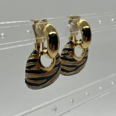LOT 186: Kenneth Jay Lane Interchangeable Earrings - Pierced and Clip-On