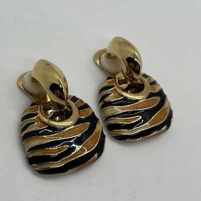 LOT 186: Kenneth Jay Lane Interchangeable Earrings - Pierced and Clip-On