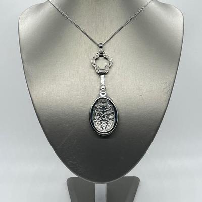 LOT 192: Silvertone Swivel Magnifying Pendant on 28" Chain
