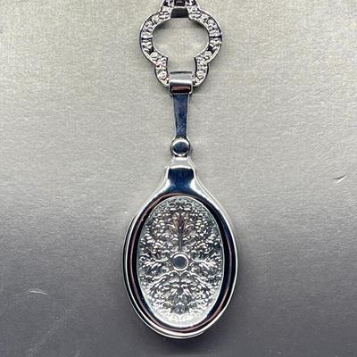LOT 192: Silvertone Swivel Magnifying Pendant on 28" Chain