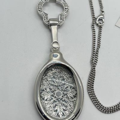 LOT 192: Silvertone Swivel Magnifying Pendant on 28" Chain