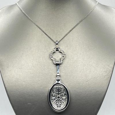 LOT 192: Silvertone Swivel Magnifying Pendant on 28" Chain
