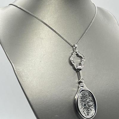LOT 192: Silvertone Swivel Magnifying Pendant on 28" Chain