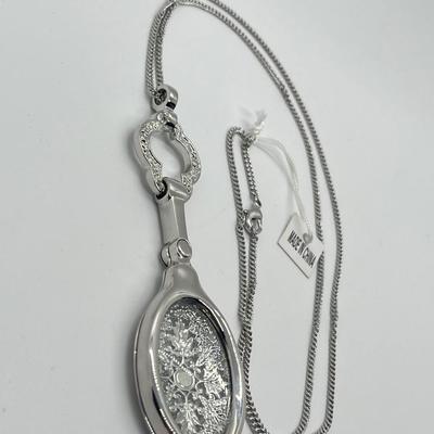 LOT 192: Silvertone Swivel Magnifying Pendant on 28" Chain