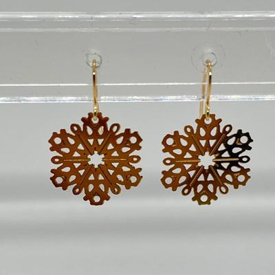 LOT 193: Polished Filigree Snowflake Dangle Earrings (Broken Case)