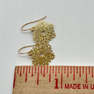 LOT 193: Polished Filigree Snowflake Dangle Earrings (Broken Case)
