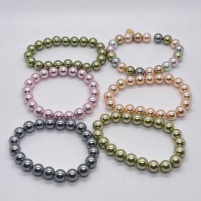 LOT 200: Six Beaded Stretch Bracelets & Isaac Mizrahi Fashion Watch (Needs Battery - No Boxes)