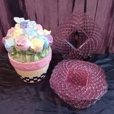 LOT 27  FLOWER BOUQUET COOKIE JAR AND PINK WEAVE GLASS PLATES