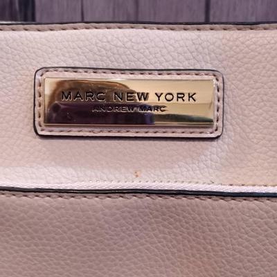 LOT 33  ANDREW MARK NEW YORK LEATHER PURSE