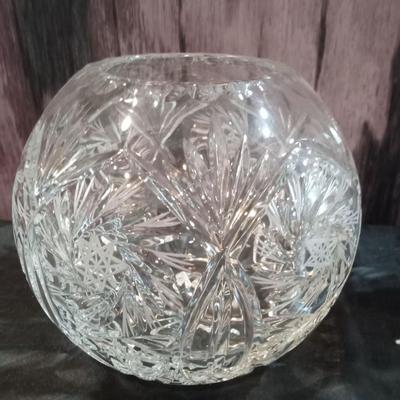 LOT 37  VINTAGE CRYSTAL AND GLASS PIECES