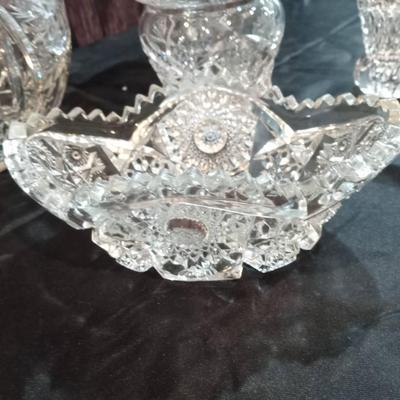 LOT 37  VINTAGE CRYSTAL AND GLASS PIECES
