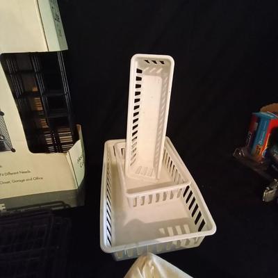 LOT 22 STACKING CUBE SET & ORGANIZING BASKETS