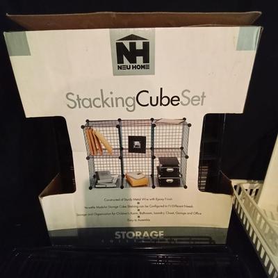 LOT 22 STACKING CUBE SET & ORGANIZING BASKETS
