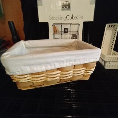 LOT 22 STACKING CUBE SET & ORGANIZING BASKETS