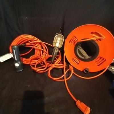 LOT 25 MECHANICS LIGHT AND EXTENSION CORDS