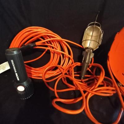 LOT 25 MECHANICS LIGHT AND EXTENSION CORDS
