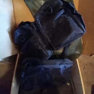 LOT 27 HIP WADERS AND BUCKS BAG
