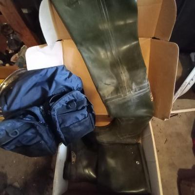 LOT 27 HIP WADERS AND BUCKS BAG