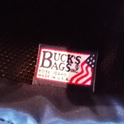 LOT 27 HIP WADERS AND BUCKS BAG