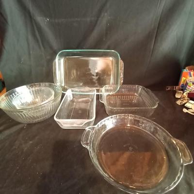 LOT 30  GLASS BAKING PANS