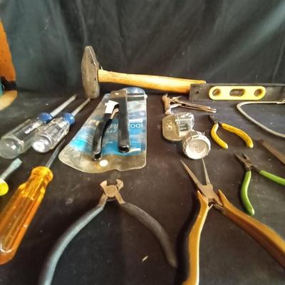 LOT 33 SLEDGE HAMMER AND VARIETY OF HAND TOOLS