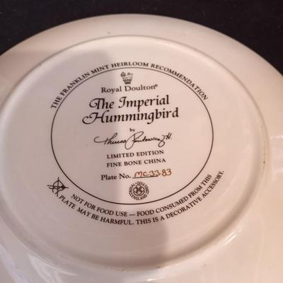LOT 35 DECROTIVE COLLECTOR PLATES-VASE-FRAMED PICTURE