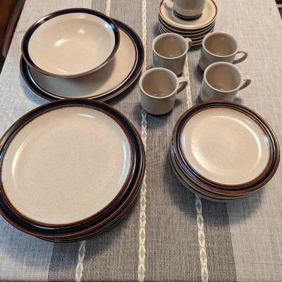 Suncraft dinnerware set