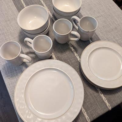 Food Network dinnerware set