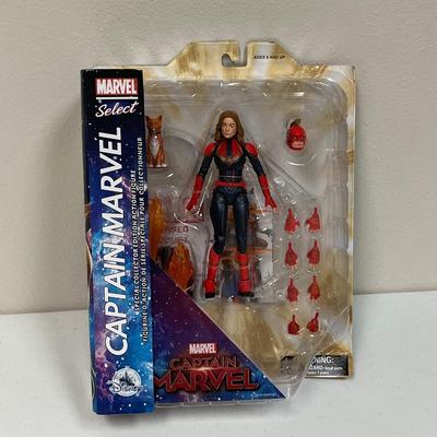 MARVEL ~ Captain Marvel Action Figure