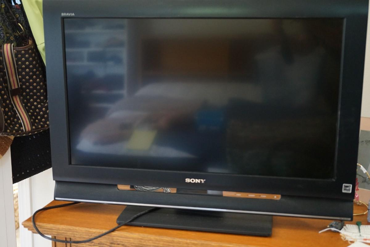 SONY BRAVIA FLAT SCREEN TV 32"