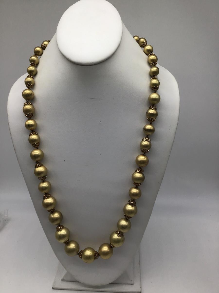 Liz Claiborne Beaded Necklace | EstateSales.org