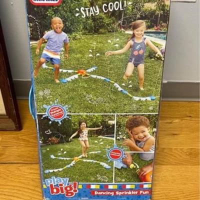 Little Tikes Dancing Sprinkler-NEW