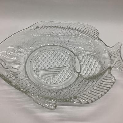 Fish plates 4 in glass, 3 white cocktail bowls