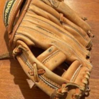 YOUTH Wilson Buddy Bell Leather Grip Tight Pocket Baseball Glove A2384 Hawk Snap