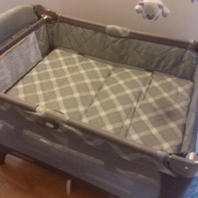 Graco Pack and Play with Basinett