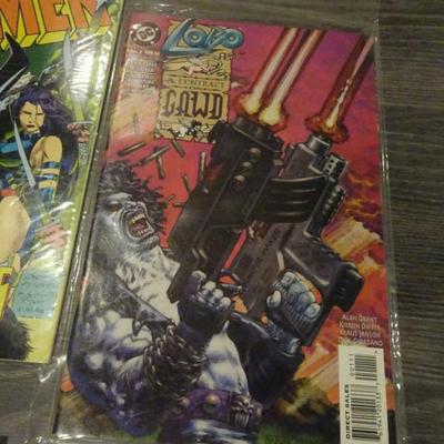 LOT 105.  COMIC BOOKS