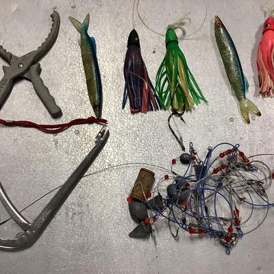 6 saltwater lures, 2 sets of fish gripper, Hookout remover pliers
