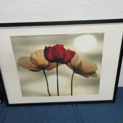 LOT 118. PAIR OF HOME DECOR ART