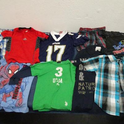 LOT 120. KIDS CLOTHING