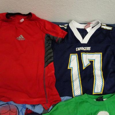 LOT 120. KIDS CLOTHING